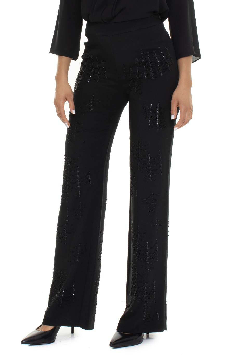 Calça Preta Com Bordados