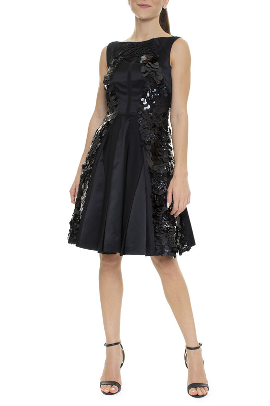 Vestido Preto Decote V Bordados